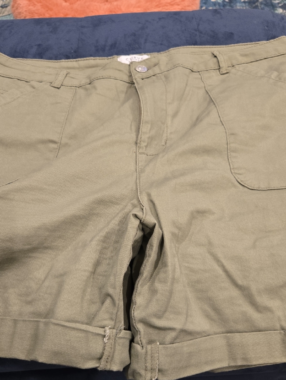 Women’s Cargo Shorts in Olive Green
